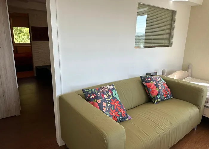 Baliku 2nd Floor With Balcony شقة Felsberg